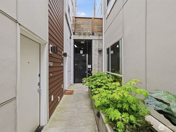1498 NW 75th Street, Seattle WA 98117