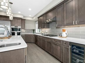 1006 4th Street W, Kirkland WA 98033