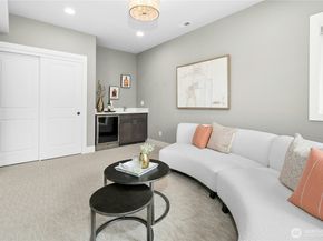 1006 4th Street W, Kirkland WA 98033