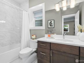 1006 4th Street W, Kirkland WA 98033