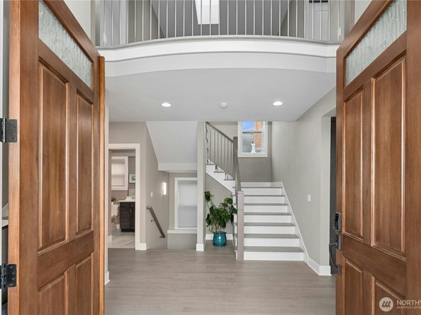 1006 4th Street W, Kirkland WA 98033