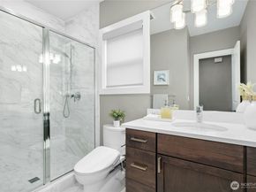 1006 4th Street W, Kirkland WA 98033