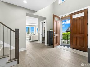 1006 4th Street W, Kirkland WA 98033