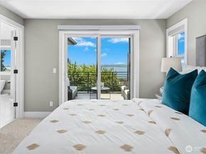 1006 4th Street W, Kirkland WA 98033