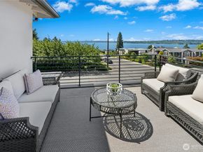 1006 4th Street W, Kirkland WA 98033