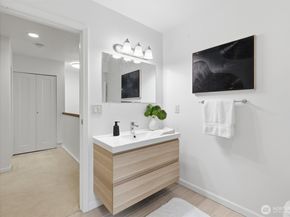 8851 166th Avenue NE D302, Redmond WA 98052