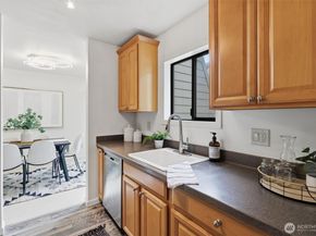 8851 166th Avenue NE D302, Redmond WA 98052