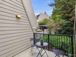8851 166th Avenue NE D302, Redmond WA 98052
