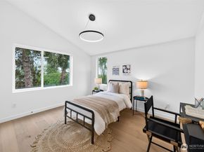 8512 15th Avenue NE, Seattle WA 98115