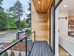 8512 15th Avenue NE, Seattle WA 98115
