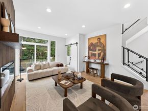 8512 15th Avenue NE, Seattle WA 98115