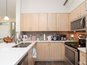 812 5th Avenue N 102, Seattle WA 98109