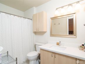 812 5th Avenue N 102, Seattle WA 98109