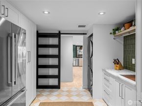 8097 W Mercer Way, Mercer Island WA 98040