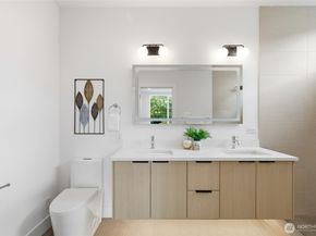 6223 9th Avenue NE, Seattle WA 98115