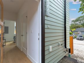 6223 9th Avenue NE, Seattle WA 98115