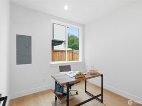 6223 9th Avenue NE, Seattle WA 98115