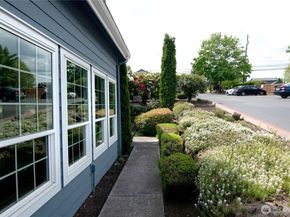 16817 Larch Way E105, Lynnwood WA 98037