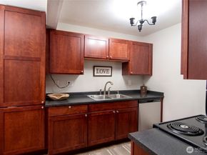 16817 Larch Way E105, Lynnwood WA 98037