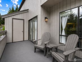10840 NE 35th Place 2, Bellevue WA 98004
