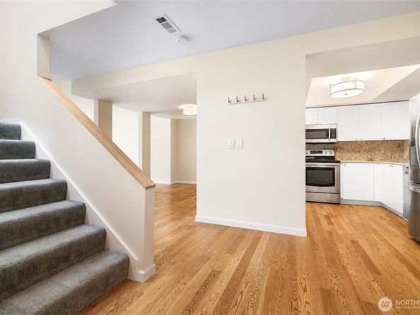 10840 NE 35th Place 2, Bellevue WA 98004