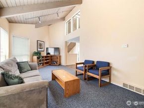 10840 NE 35th Place 2, Bellevue WA 98004