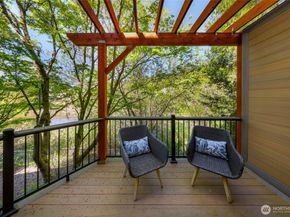 9067 161st Court NE 2704, Redmond WA 98052