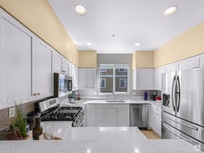 9067 161st Court NE 2704, Redmond WA 98052