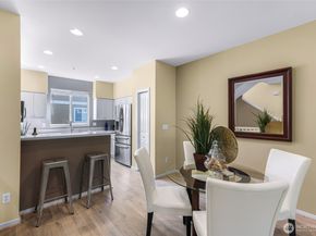 9067 161st Court NE 2704, Redmond WA 98052