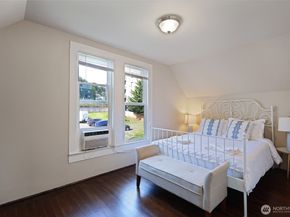 9049 NE Juanita Drive, Kirkland WA 98034