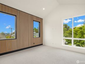 102 NE 44th Street, Seattle WA 98105