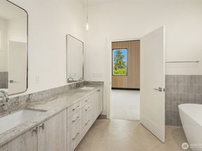 102 NE 44th Street, Seattle WA 98105