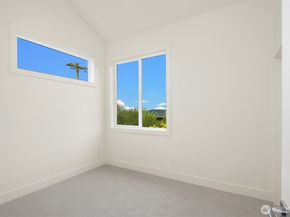 102 NE 44th Street, Seattle WA 98105