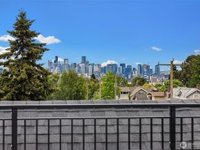 102 NE 44th Street, Seattle WA 98105