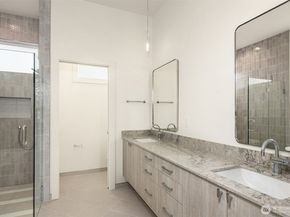 102 NE 44th Street, Seattle WA 98105