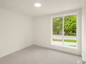 102 NE 44th Street, Seattle WA 98105