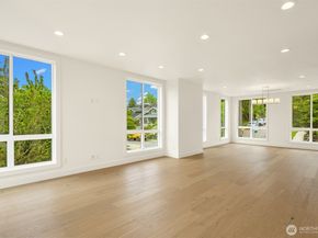 102 NE 44th Street, Seattle WA 98105
