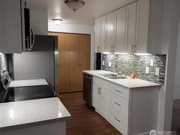 10501 8th Avenue NE 115, Seattle WA 98125