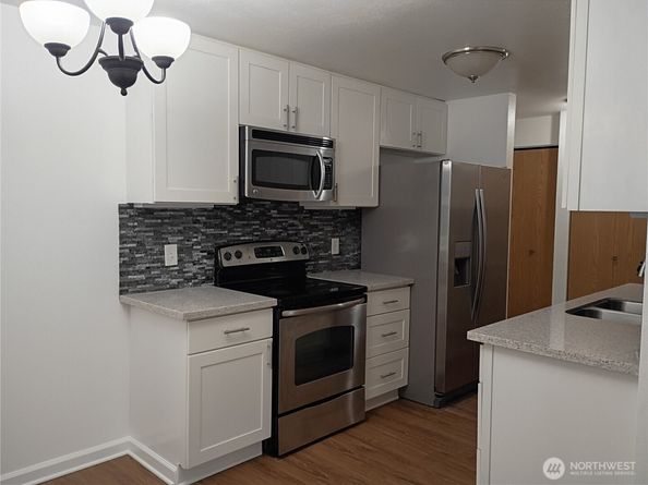 10501 8th Avenue NE 115, Seattle WA 98125