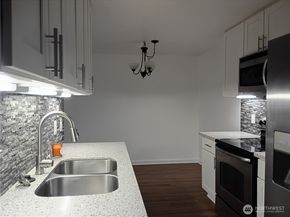 10501 8th Avenue NE 115, Seattle WA 98125