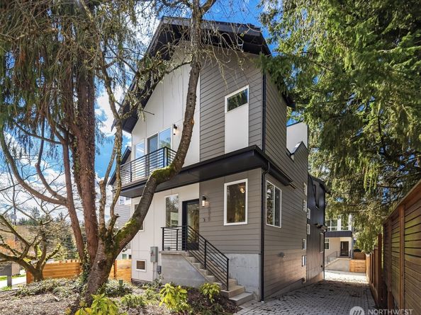 10829 11th Avenue NE, Seattle WA 98125