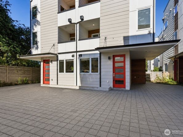 1530 13th Avenue S D, Seattle WA 98144
