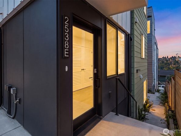 2538 14th Avenue W E, Seattle WA 98119