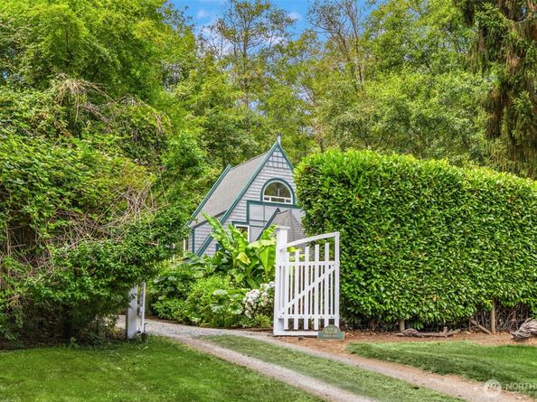 12231 Sunrise Drive NE, Bainbridge Island WA 98110