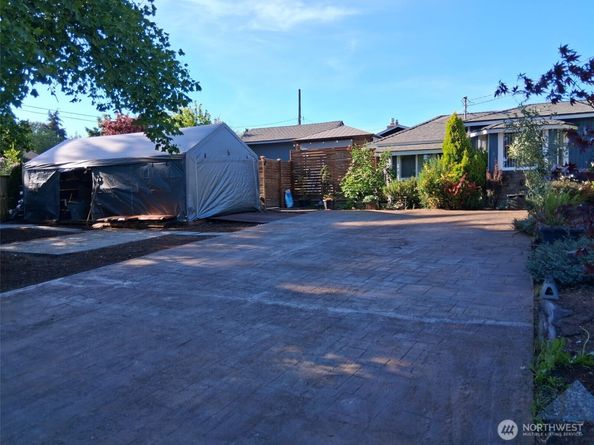 8242 S 128th Street, Seattle WA 98178