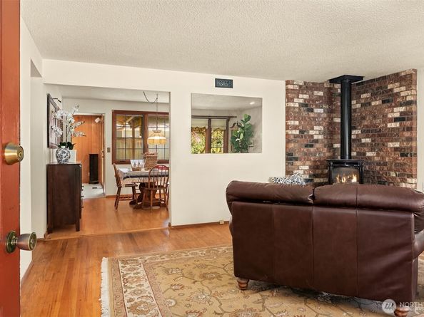 1260 168th Avenue NE, Bellevue WA 98008