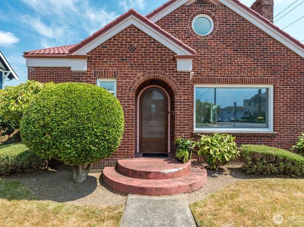 1831 Rucker Ave, Everett WA 98201