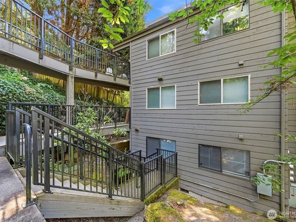 12543 NE 23rd Place D1, Bellevue WA 98005