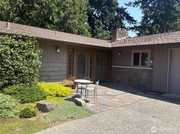 16518 NE 2nd Place, Bellevue WA 98008