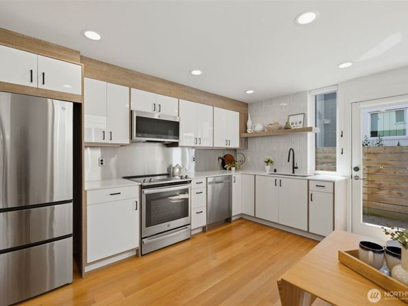 3645 22nd Avenue W G, Seattle WA 98199